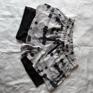 Lululemon Hot To Street Short in Ghost
Weave White Black